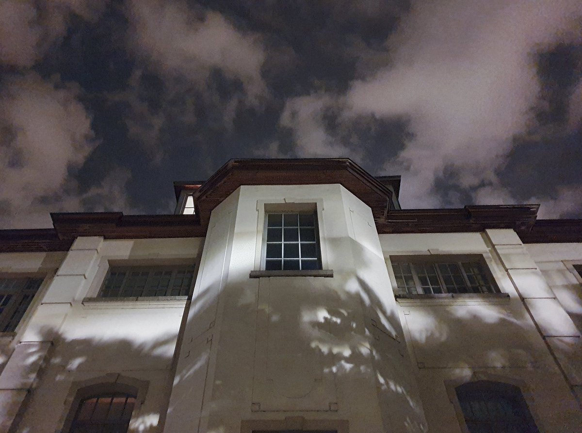 JMunozSoto's tweet photo. Exploring the new Night Mode of the #GalaxyS10Plus in the streets of @VilleBruxelles 
Edited by @vsco for @SamsungMobile 
.
.
@SamMobiles https://t.co/OWNwkRsYsq