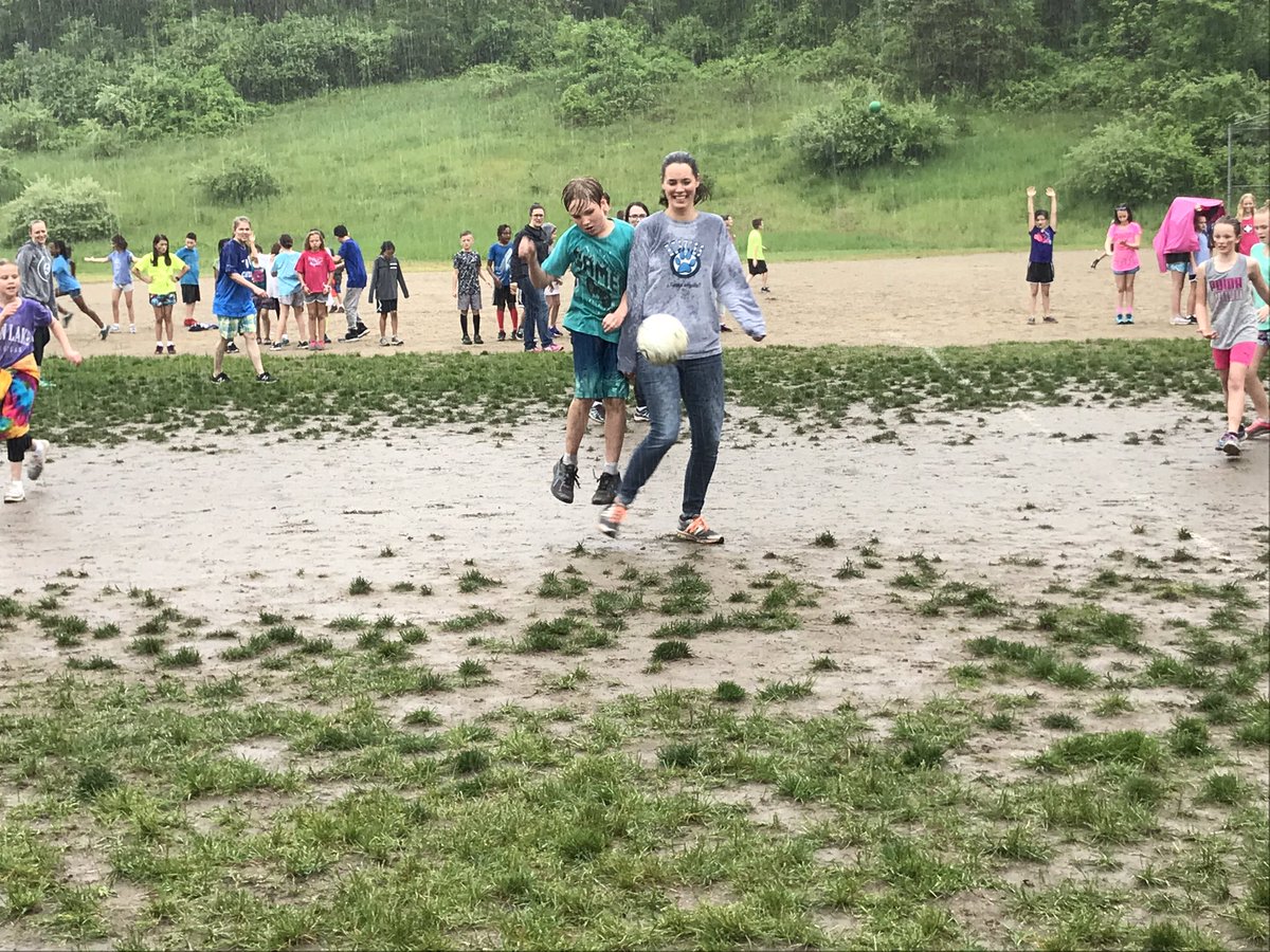 KristenCovelle's tweet photo. @Ada_VistaFHPS Great, muddy teachers vs. 4th grade soccer game on field day! Love this tradition! #FieldDay2019 #AllFHPSlearners https://t.co/m59AtyInaY