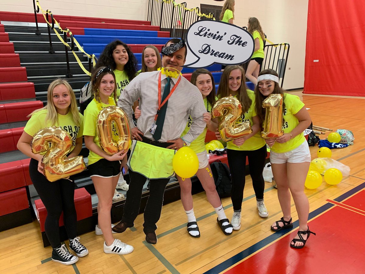 SlingerOwlsAD's tweet image. Congrats to the sophomores for winning the #ClashOfTheClasses competition this week! They led since Monday and never looked back! Today they are #LivingTheDream S/O to @mro_shs for being a great leader for #HootieNation #ThatJustHappened