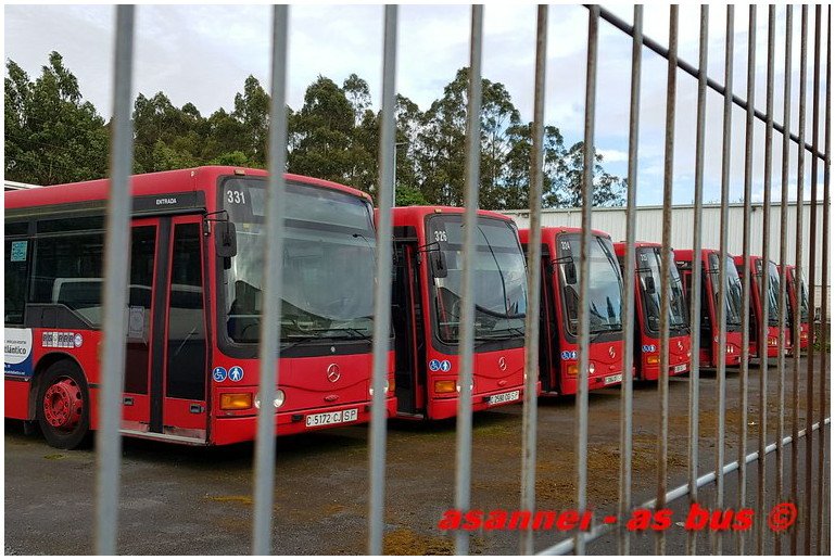 BlogBusurbano's tweet photo. De la galería TOP de @asannei1 le tomamos una imagen del verano de 2018, junto con algunos de sus otros "amigos" retirados:
#Bus326, #Bus324, #Bus325...
Pero hoy os confirmamos que este #Bus331 tiene una nueva vida! En @RialtaCoruna! Nos lo descubre @Greengablesboy! ✌😃 https://t.co/quB3JGynVz