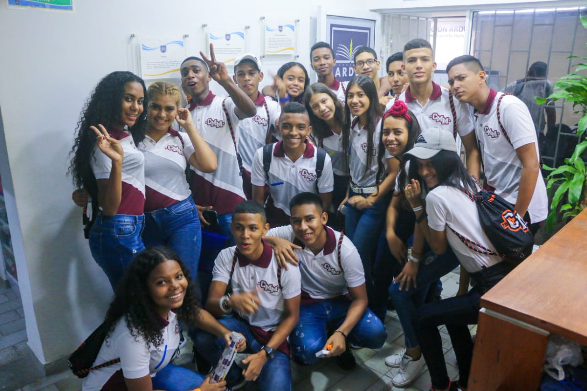 de_ardec's tweet photo. Atendemos📣 #AEstaHora en #OpenDayArdec a los alumnos de las IE @Colegio Montessori, Gimnasio Latinoamericano, El Labrador y el colegio Cartagena del Mar 😁😃🤗 https://t.co/oWHC1Fwf6E