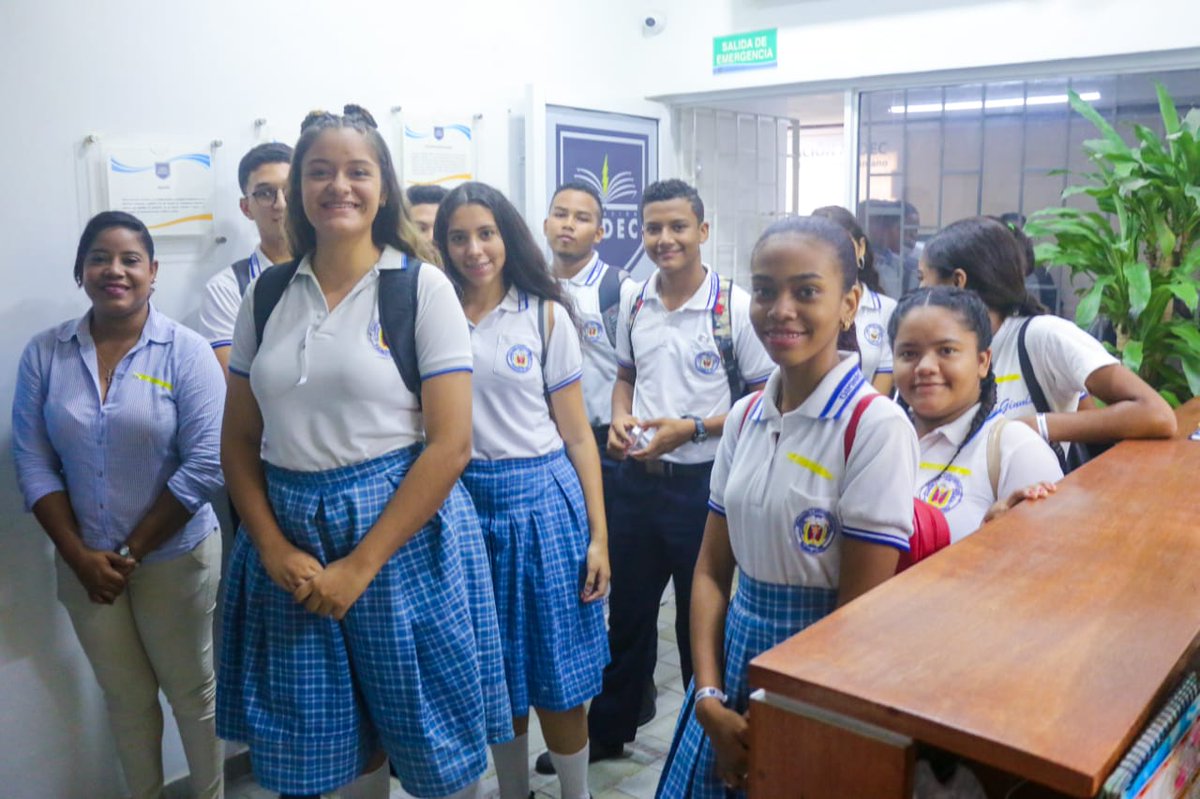de_ardec's tweet photo. Atendemos📣 #AEstaHora en #OpenDayArdec a los alumnos de las IE @Colegio Montessori, Gimnasio Latinoamericano, El Labrador y el colegio Cartagena del Mar 😁😃🤗 https://t.co/oWHC1Fwf6E