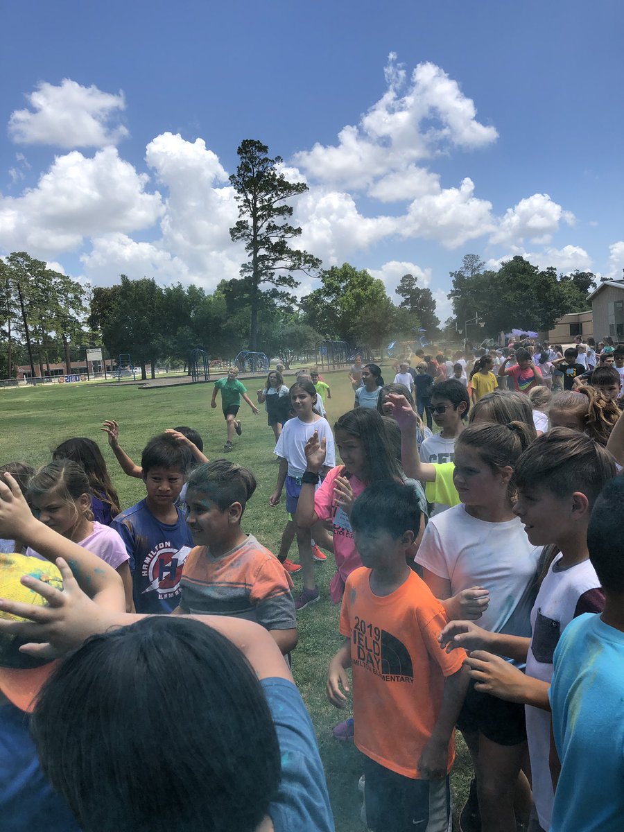 Nrb10726's tweet photo. Color run fun!  #HESKindMinds https://t.co/M84Q7t7M7w