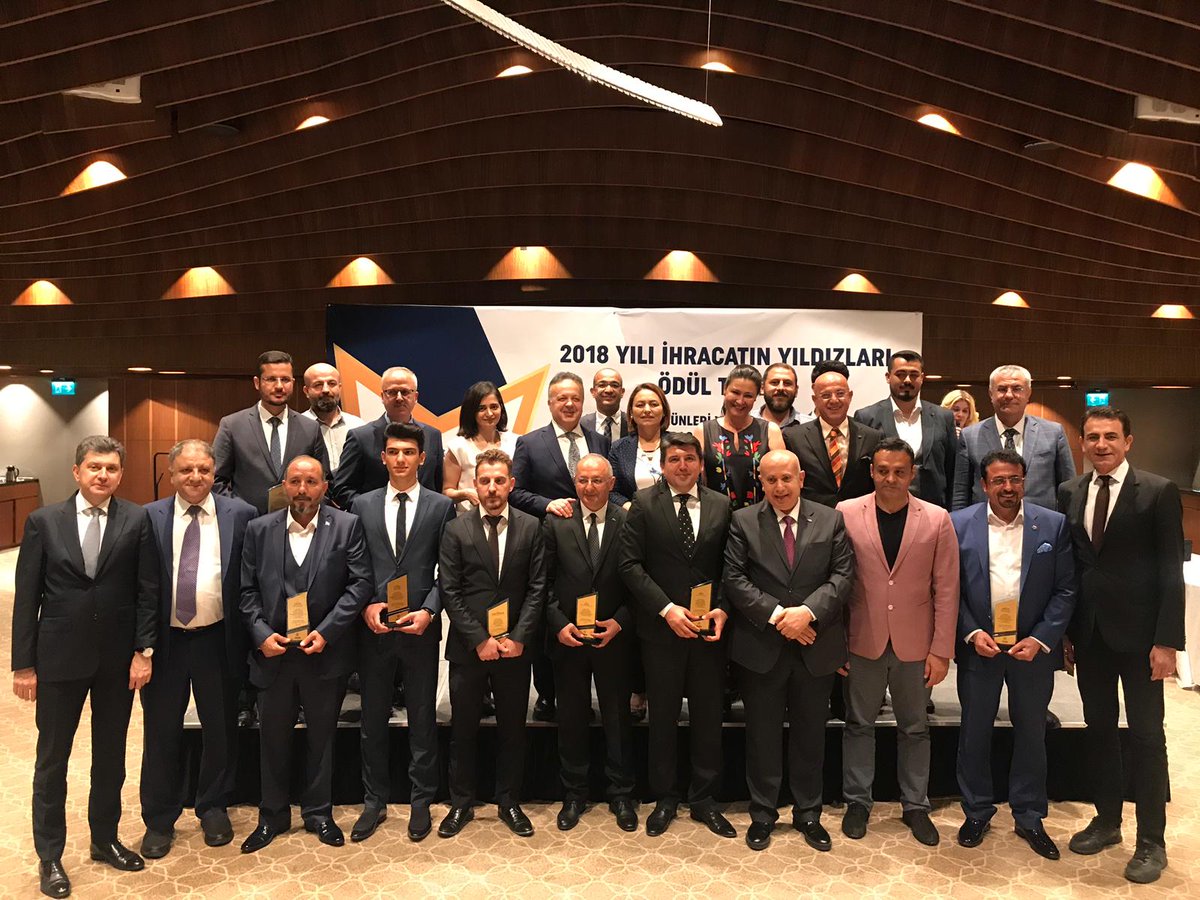 Bu akşam iftarda Adana'daydık. @akib_mersin ihracat ailemizle bir araya gelerek, Bölgemizin ASHİB 
ihracatçılarına ödüllerini takdim ettik. Geçtiğimiz yıla göre ihracatlarını %11 artırarak, 2 milyar dolar ihracata imza atan Adana ailemizi bir kez daha tebrik ediyoruz...