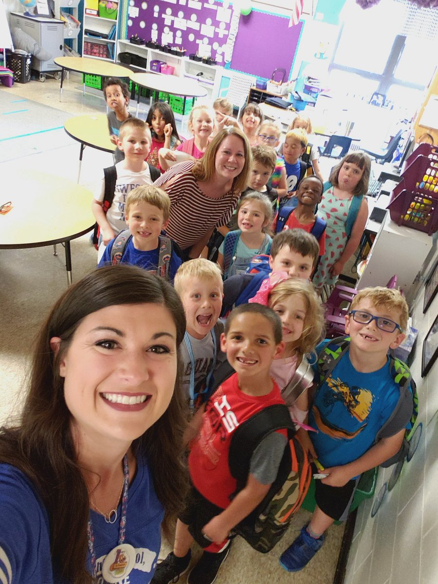 MrsDFirsties's tweet photo. SCHOOL'S OUT FOR SUMMER!!! 📚🏝☀️⛱ Have a safe and wonderful summer! https://t.co/21PGxJ1YPO