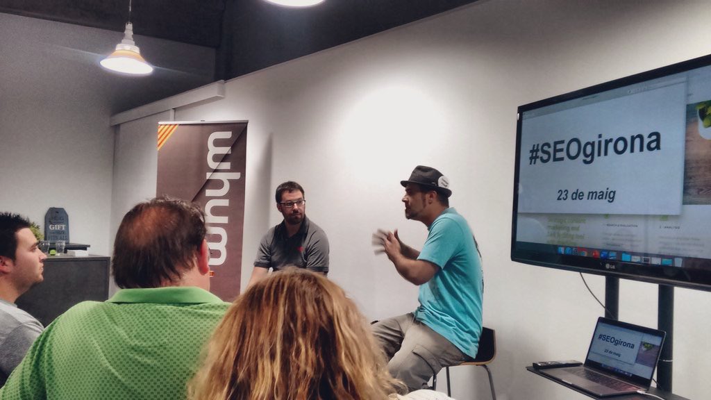 Contentíssim de com va anar ahir la 1ª Meetup del grup #SEOgirona a @dobleSEO !
Bona gent + Bon rotllo + Bon #SEO + Birra radicalment artesana <a href="/whymbeer/">Whym</a> 😃🍻
Què més es pot demanar??
A més, sempre és un espectacle escoltar en <a href="/Marc__Cruells/">Marc</a> 😉