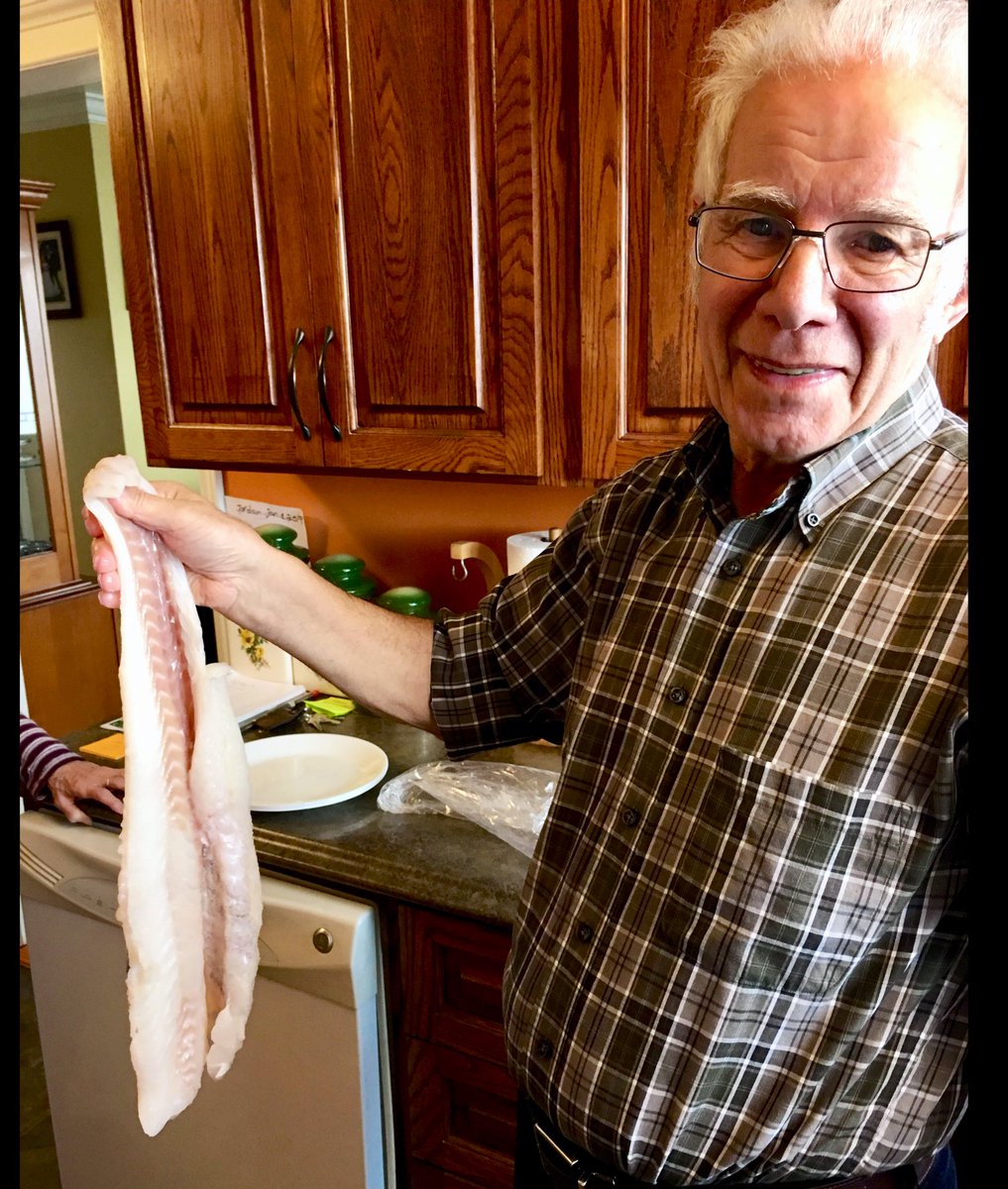 Aschoonerinn's tweet photo. What does this Innkeeper do when fellow Tourism Operator from @ComerfordsOVS says ..
“I m just frying a 4 lb fresh cod fillet from @TaylorsFishMar1
I run a marathon straight to their kitchen
#FishFriday
#PanFriedCod
#BigAsAWhale
#PatJoked https://t.co/99jIqPWvzZ