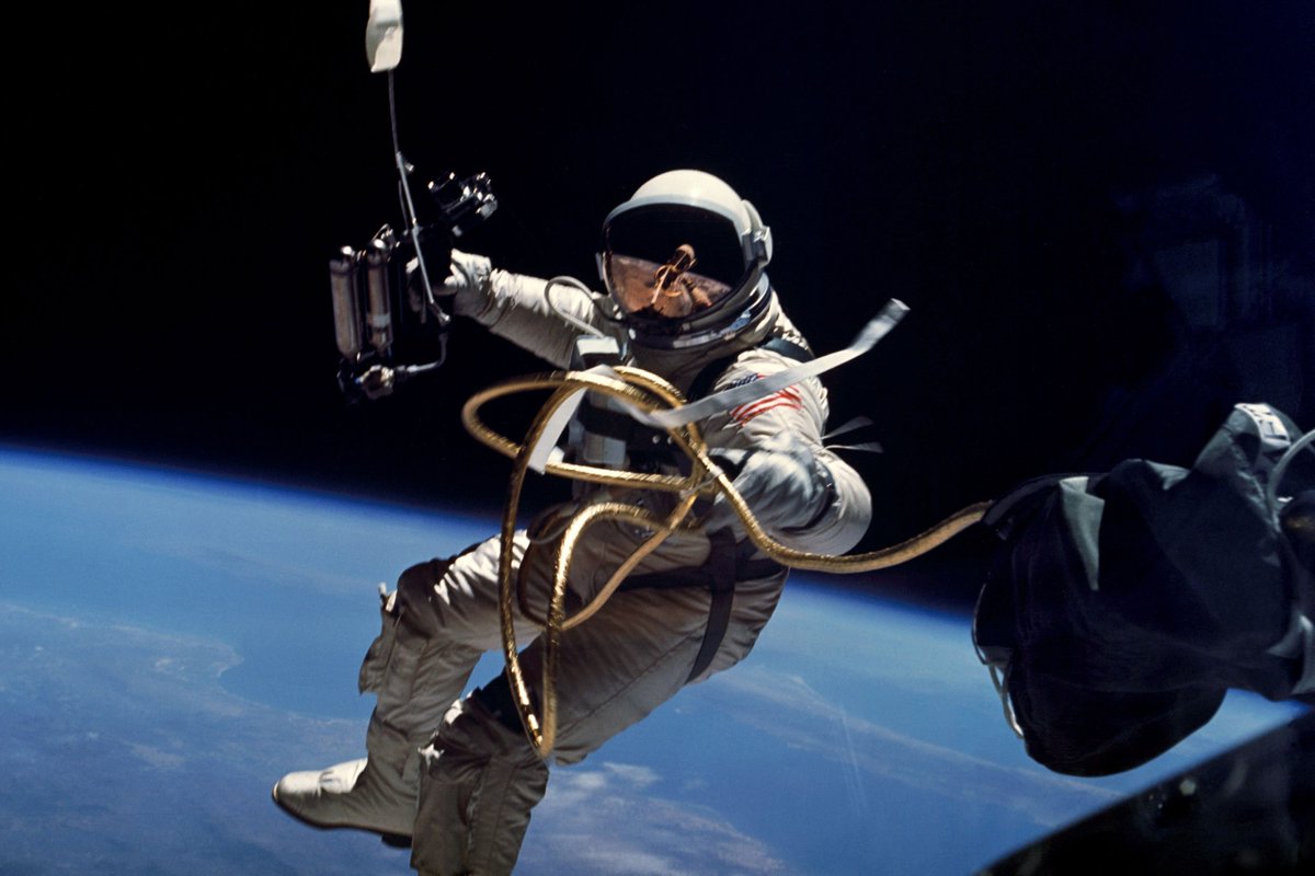 Astro_Mike's tweet image. #OTD in 1965, #EdWhite became the first American to take part in a spacewalk. White did so during the Gemini 4 mission, and it lasted 23 minutes. How far we have come!
