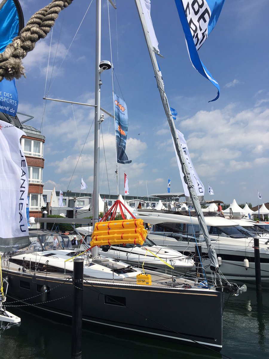 rettungssysteme's tweet photo. Der Wasserrettungslift noch bis Sonntag auf dem Hamburg Ancora Yachtfestival in Neustadt Holstein auf der Segelyacht Free Soul. Wir freuen uns auf viele Besucher , Steg T, Platz 5. #Waterrescuelift, #MOJEM1, #Wasserrettungslift, #safetyfirst, #sicherheitanbord,#lebenretten, #mob https://t.co/sO9Lc6NnfM