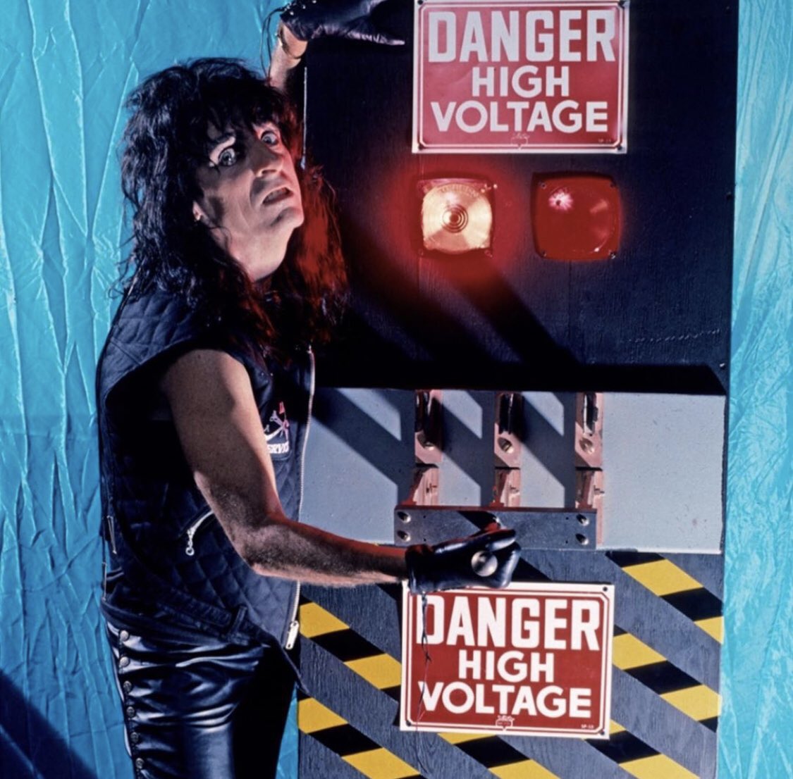 alicecooper's tweet image. A 3 day weekend calls for a little danger ⚠️