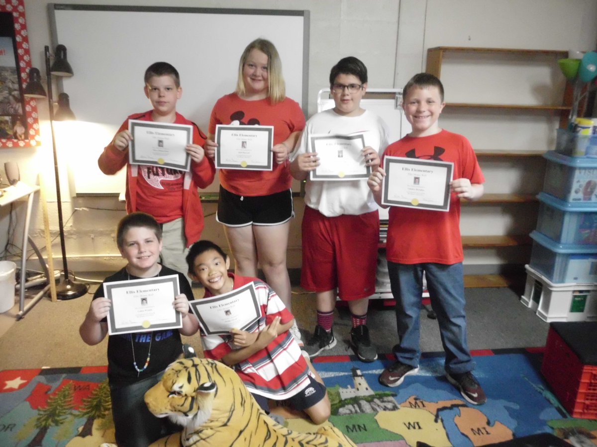 SarahJonesEllis's tweet photo. Last awards in elementary school! I will miss these kiddos! #PBeTheChange https://t.co/6kBUQaZCF3