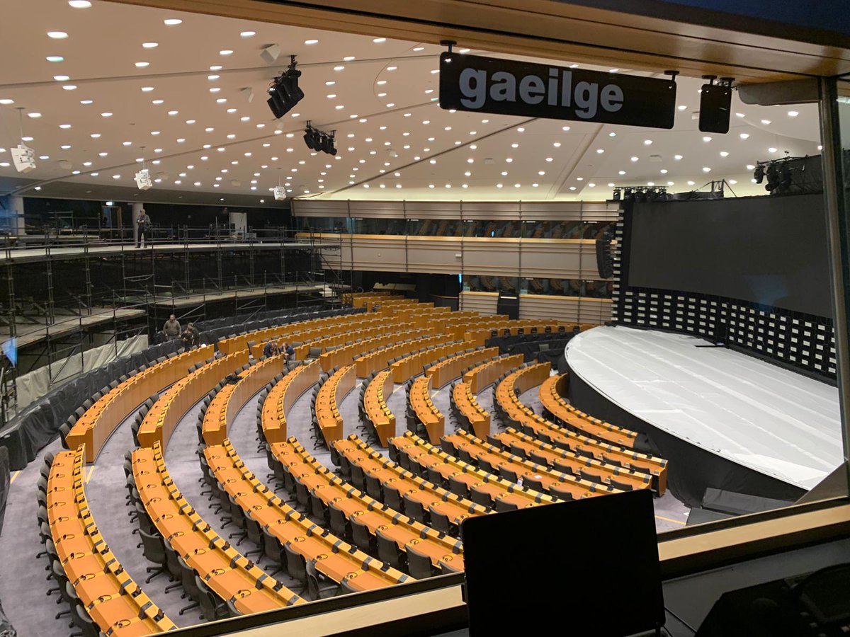 Brussels study trip: for the course EU Decision Making and Negotiation Techniques students visited the European Parliament and the European Commission. They also spoke to lobby organizations. #practicalexperience #EU #politics #fromthesource #studytrip