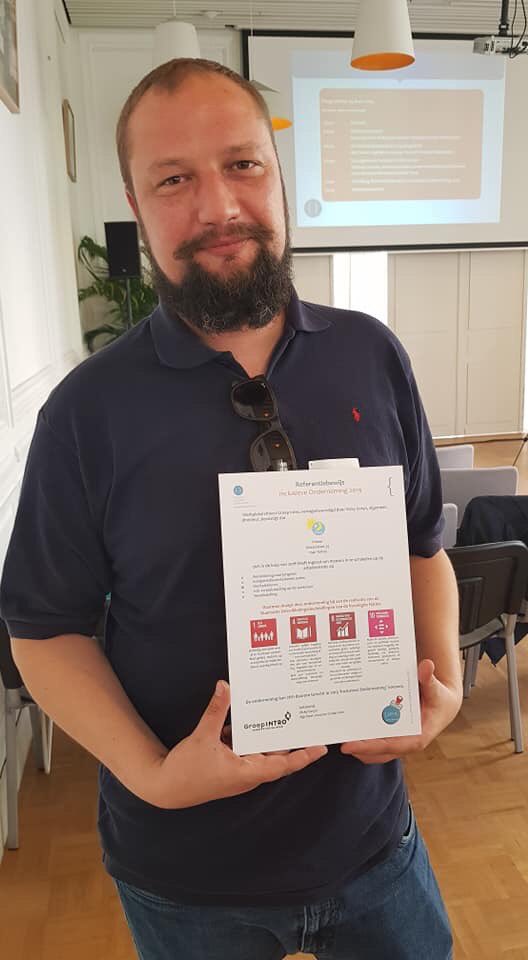 InfanoVzw's tweet photo. 🏆 Infano werd vandaag in de bloemetjes gezet als inclusieve onderneming🎉 
We zetten het afgelopen jaar heel wat mensen aan het werk die minder kansen op de arbeidsmarkt krijgen!@InfanoVzw @GroepINTRO #inclusieveonderneming https://t.co/2rQnc6SsBX