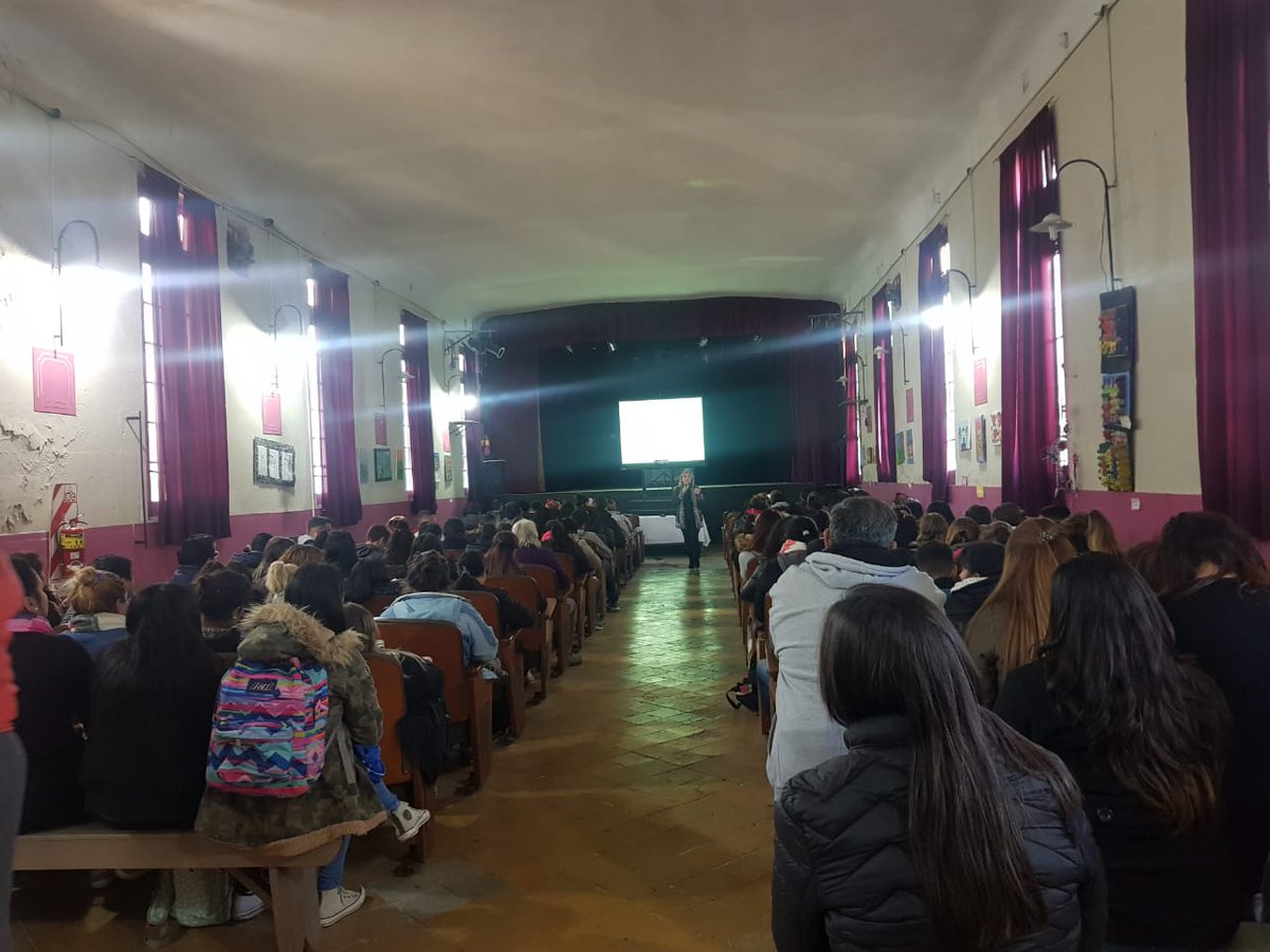 DPPOenSALUD's tweet photo. 22/5/2019 #ProCEI en la Tecnicatura Superior en Enfermería "Introducción a las Inmunizaciones" Alumnos de 1 y 2 año. Sede Hosp Dr. Alejandro Korn.
También concurrieron Enfermeros de vacunación y de diferentes Servicios. @gabymilano67 https://t.co/4GNnfuErpI
