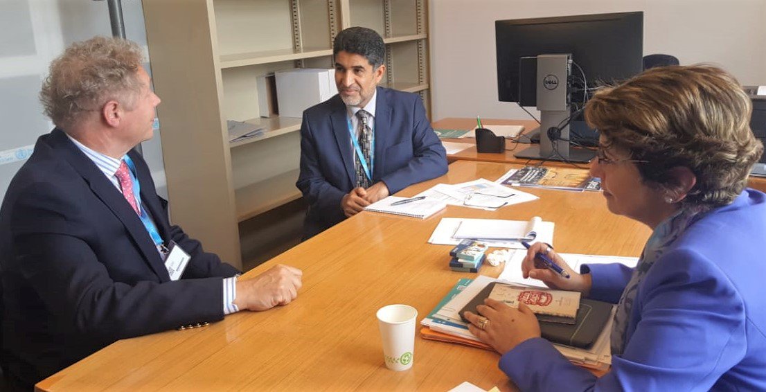WHOEMRO's tweet photo. #WHA72: @WHOEMRO Regional Director Dr Ahmed Al-Mandhari &amp; CEO of @gavi Dr Seth Barley @GaviSeth emphasized the importance of working together &amp; exploring innovative ways to expand immunization coverage to #LeaveNoChildBehind &amp; #EndPolio.
  
➡#HealthForAll_ByAll
➡#VaccinesWork https://t.co/NNr7GwpLKi