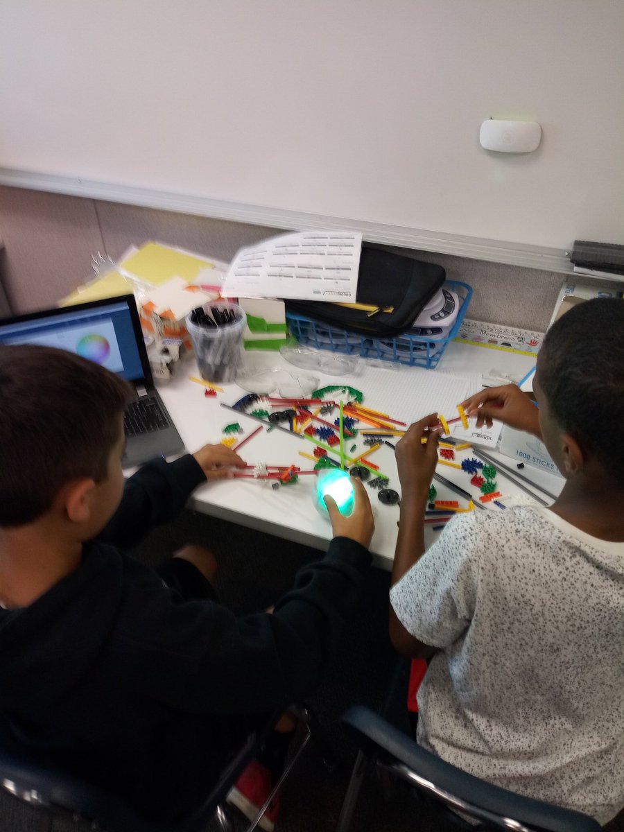 stem_ses's tweet photo. How do you keep students engaged this late in the year? One word...STEM! @fcpsk12 @LindaFarringer #stem #totalengagement #thesekidswillchangetheworld https://t.co/hsuHSnNqPs