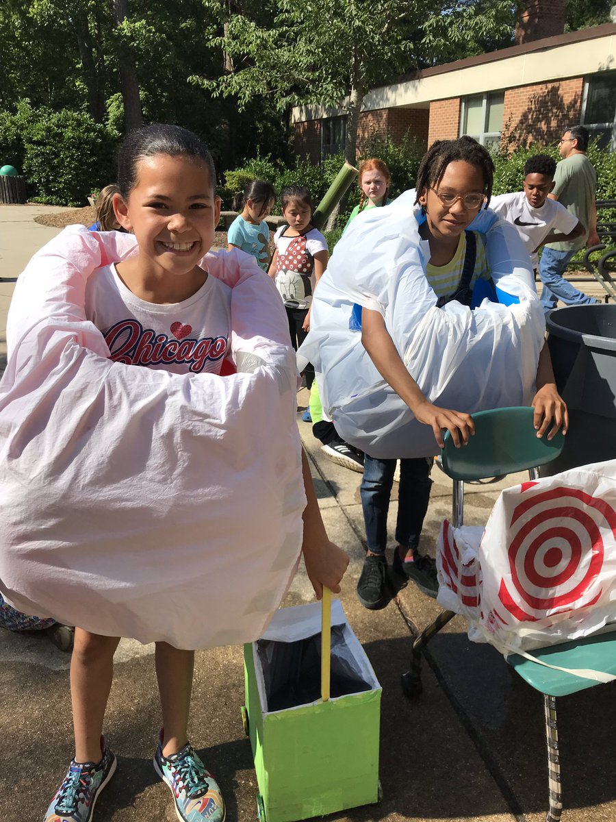 york_engineers's tweet image. Let’s talk about how ingenious @YorkESBulldogs students are!!!  Testing Eggbert designs!  #lilengineers #gettingtechy #engineeringgrandchallenges