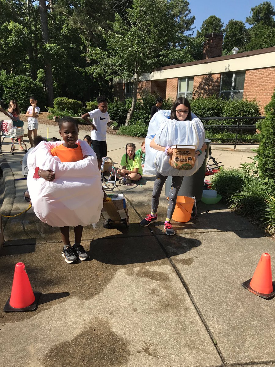 york_engineers's tweet image. Let’s talk about how ingenious @YorkESBulldogs students are!!!  Testing Eggbert designs!  #lilengineers #gettingtechy #engineeringgrandchallenges