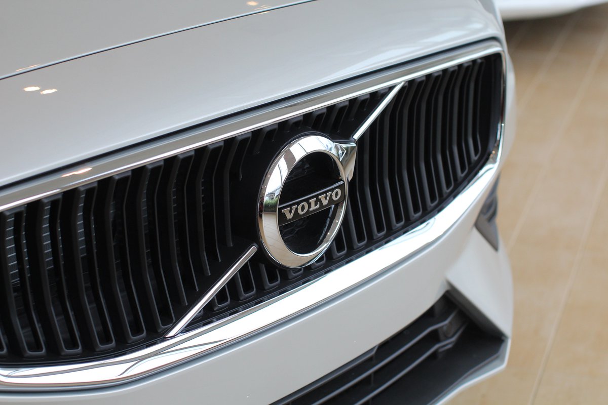 Autobahn Volvo Cars tweet media