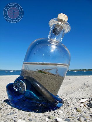AnchorBendGlass's tweet photo. Congrats to the Class of 2019! Congratulate your grad with a sculpture that will be treasured forever. Write a heartfelt note, and commemorate the celebration with engraving on the bottom.
#anchorbendglassworks
#contemporaryglassart
#messagebottle
#glassbottle
#graduationgift https://t.co/FwpELQVOuG