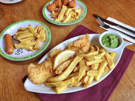 Boundary___'s tweet photo. Kids Eat Free Half Term Special! 
Offer available all day from the 25th May until 1st June, only in the River Restaurant. 
Reserve your table now. 01778 347080
Opening Times: 11.30am - 9.30pm
*Two children under the age of 10 eat free for one adult having a main meal. https://t.co/tRflvJA8zk