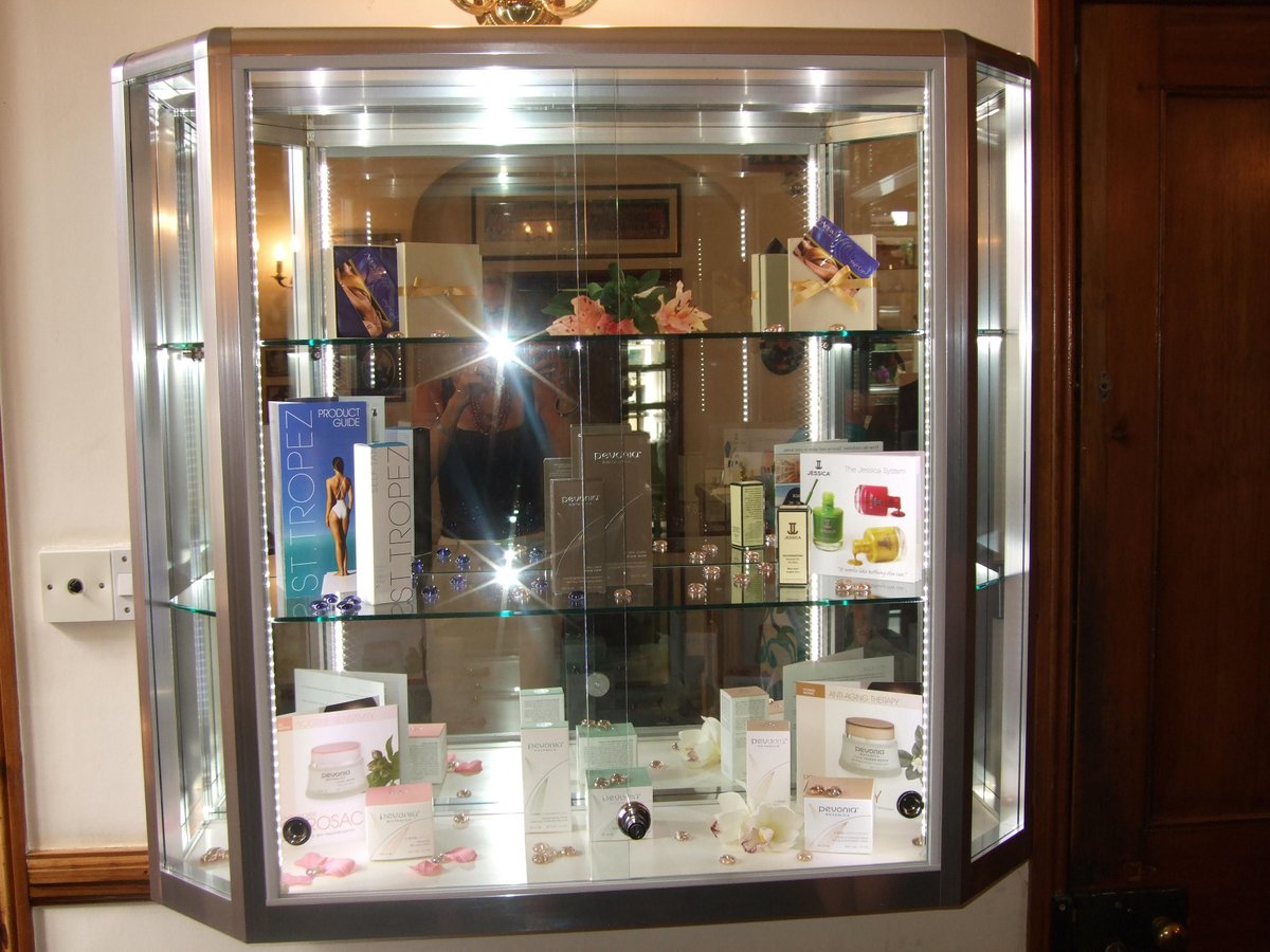 hds_showcases's tweet photo. Two bespoke wall display cabinets we built for Hempstead House Hotel &amp; Spa in Sittingbourne.  Mirror backs and vertical LED light bars completed the look.
@HempsteadHouse

https://t.co/m4Wkx5mbAl
#displaycabinet #bespokecabinet #bespoke #glasscabinet #wallcabinet #ledlights https://t.co/dAIT5iTRYH