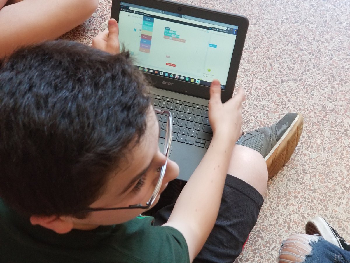 smithdyough's tweet image. Thanks @johncortazzo  for helping 7th grade Ss learn computer science with @DJIGlobal Tello drones.  Students used teamwork, problem solving and math skills to complete today's coding challenge. #youghsd #STEM #csforall