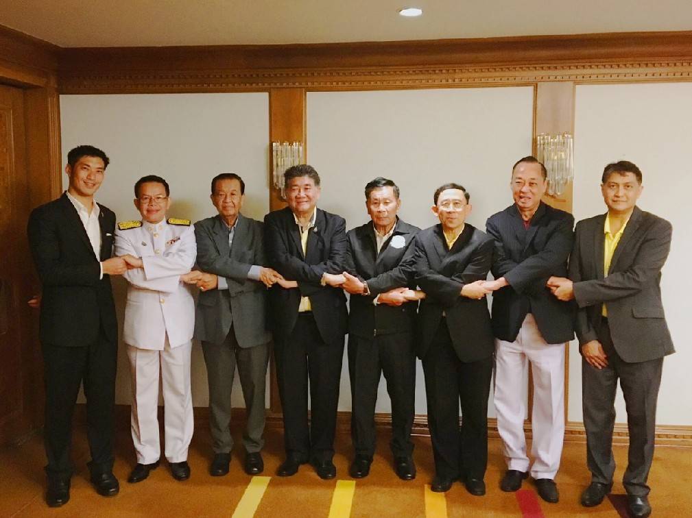 sudaratofficial's tweet photo. 7 พรรคยังเหนียวแน่น ยึดมั่นต่อคำสัญญาที่ให้ไว้กับประชาชนในช่วงหาเสียง ที่จะหยุดยั้งการสืบทอดอำนาจ
และนำพาระบอบประชาธิปไตยอันมีพระมหากษัตริย์ทรงเป็นประมุข กลับคืนมา

เพื่อเศรษฐกิจปากท้อง และโอกาสของประชาชนที่ดีขึ้น

เราจะไม่ #ทรยศต่อประชาชน อย่างเด็ดขาดค่ะ https://t.co/Vpx659fklw