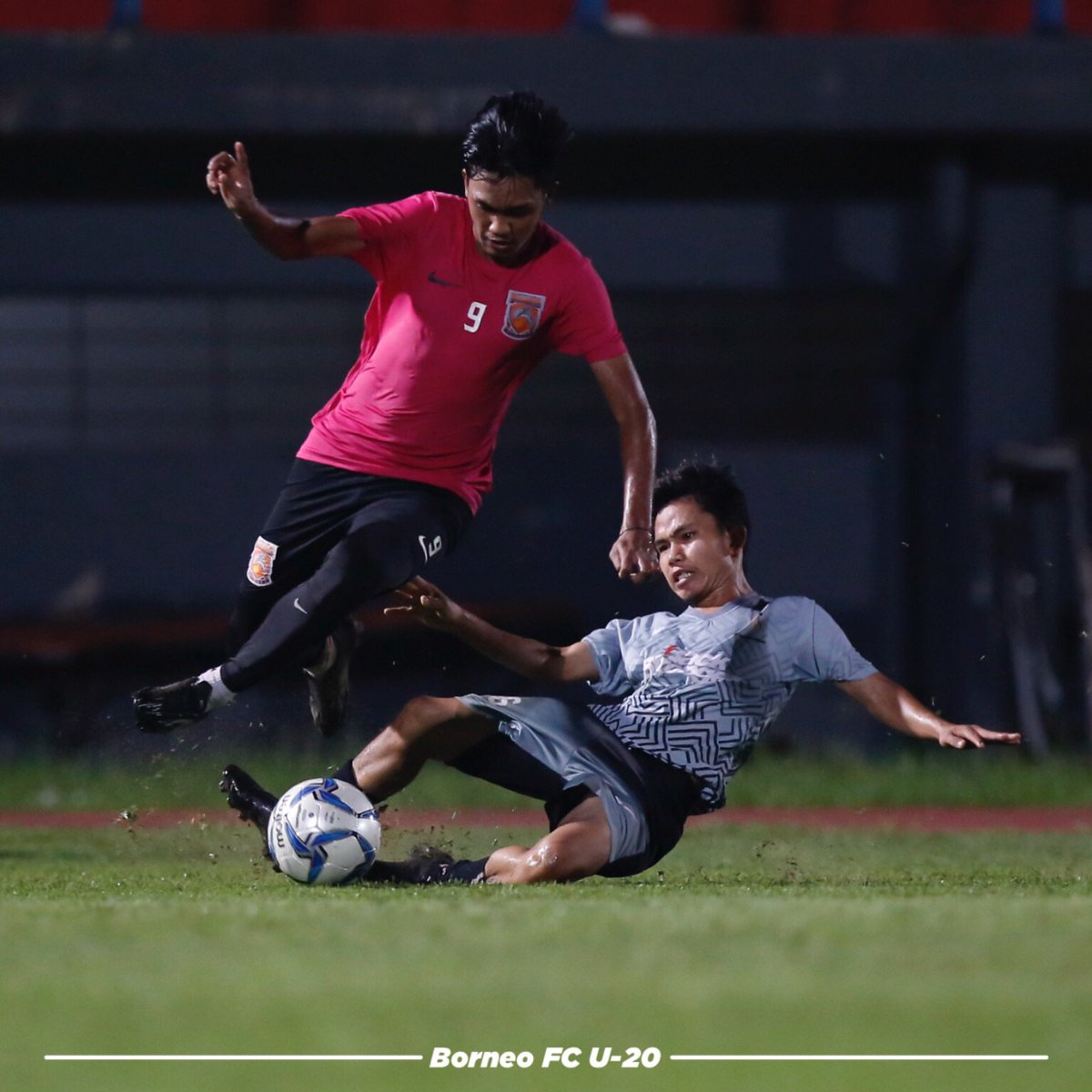 Borneo FC U-20 berhasil meraih kemenangan atas SSB Batuah dalam laga uji coba di Stadion Segiri malam ini. Dua gol berhasil dilesatkan oleh M. Rokani di menit 2 dan Iftiqar Rizal di menit 66. MANYALA, PESUT MUDA! 🔥

#KebanggaanSamarinda #Manyala #BorneoFCU20