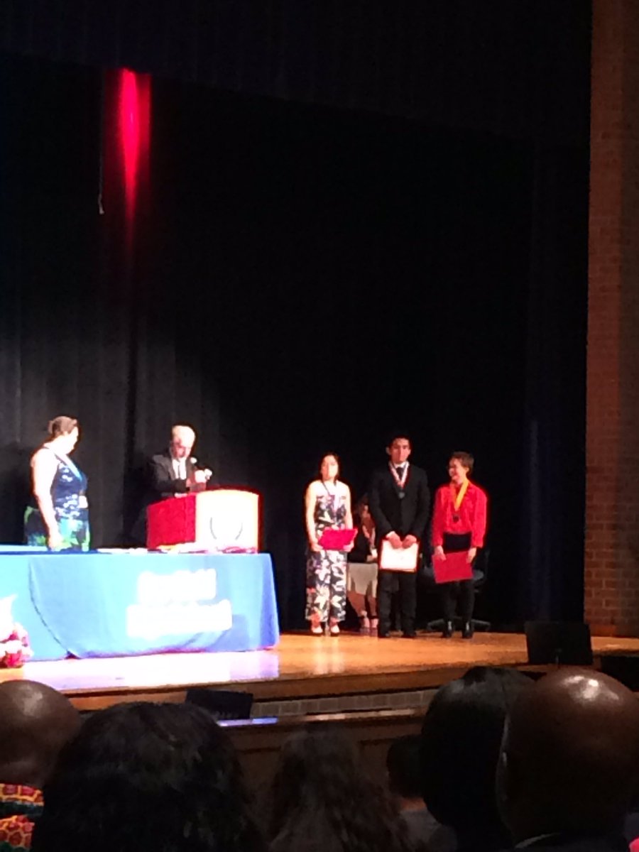 MissHicks_'s tweet photo. Last night Gar-Field had its annual Senior Awards night π We are SO proud of you seniors! #garfieldpride #seniorszn #ClassOf2019 https://t.co/KhgZHIQAbp