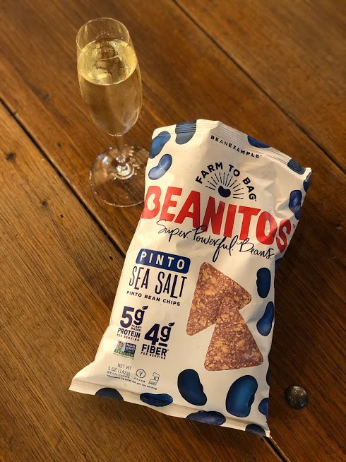 Beanitos's tweet photo. Cheers to a 3-day weekend and powerful beans! 🥂 #tryBEANgood #beanitos #3DayWeekend https://t.co/XXzTirwQSj
