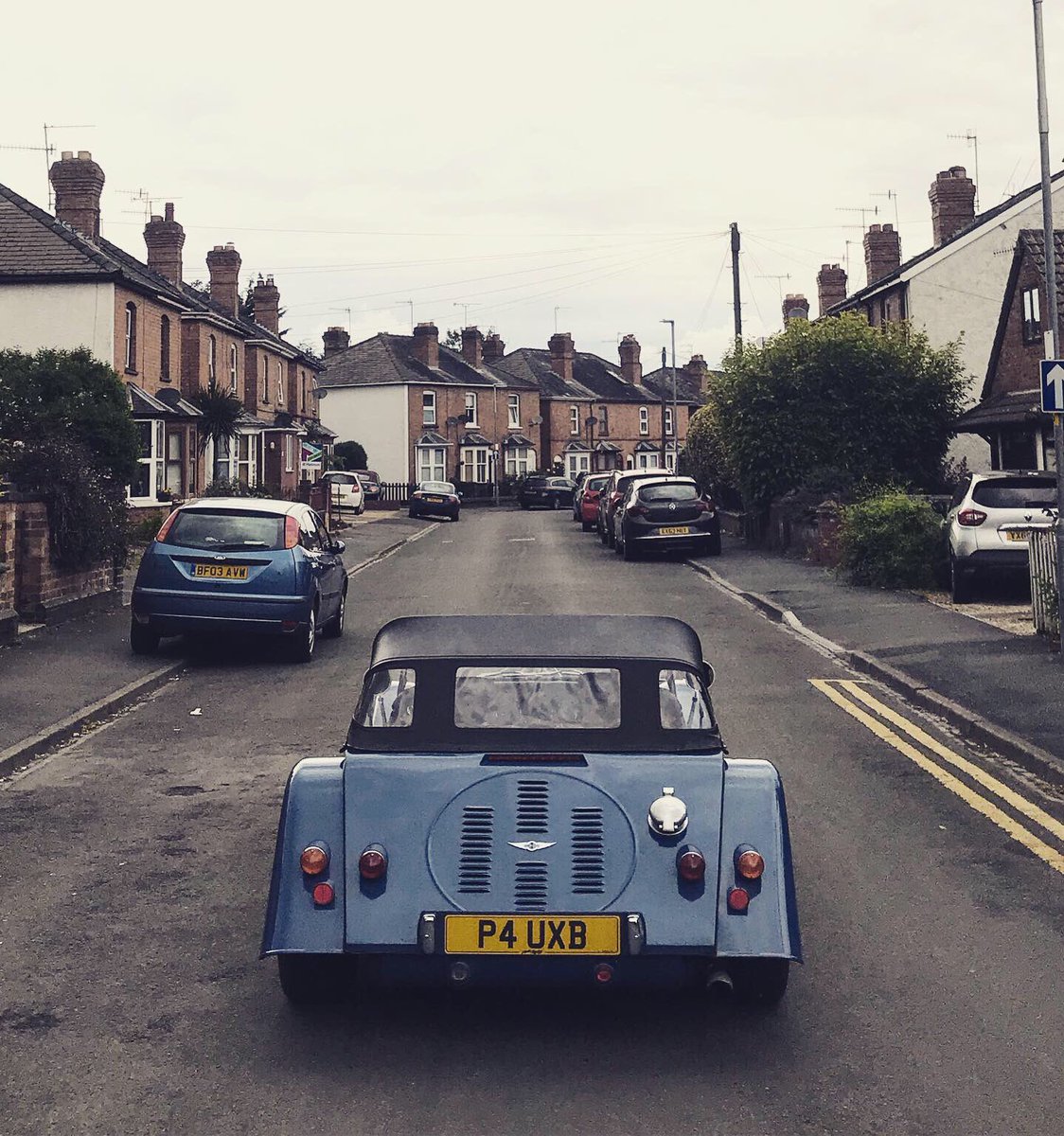 Then and now, 2011 vs 2019...
Picture 1 (1911): HFS Morgan in one of his early creations. Taken on Redland Road, behind the old works in Malvern Link.

Picture 2 (2019): Same road (now one way) and position, taken today on my way home

#Morgan #MorganCars #History #Malvern