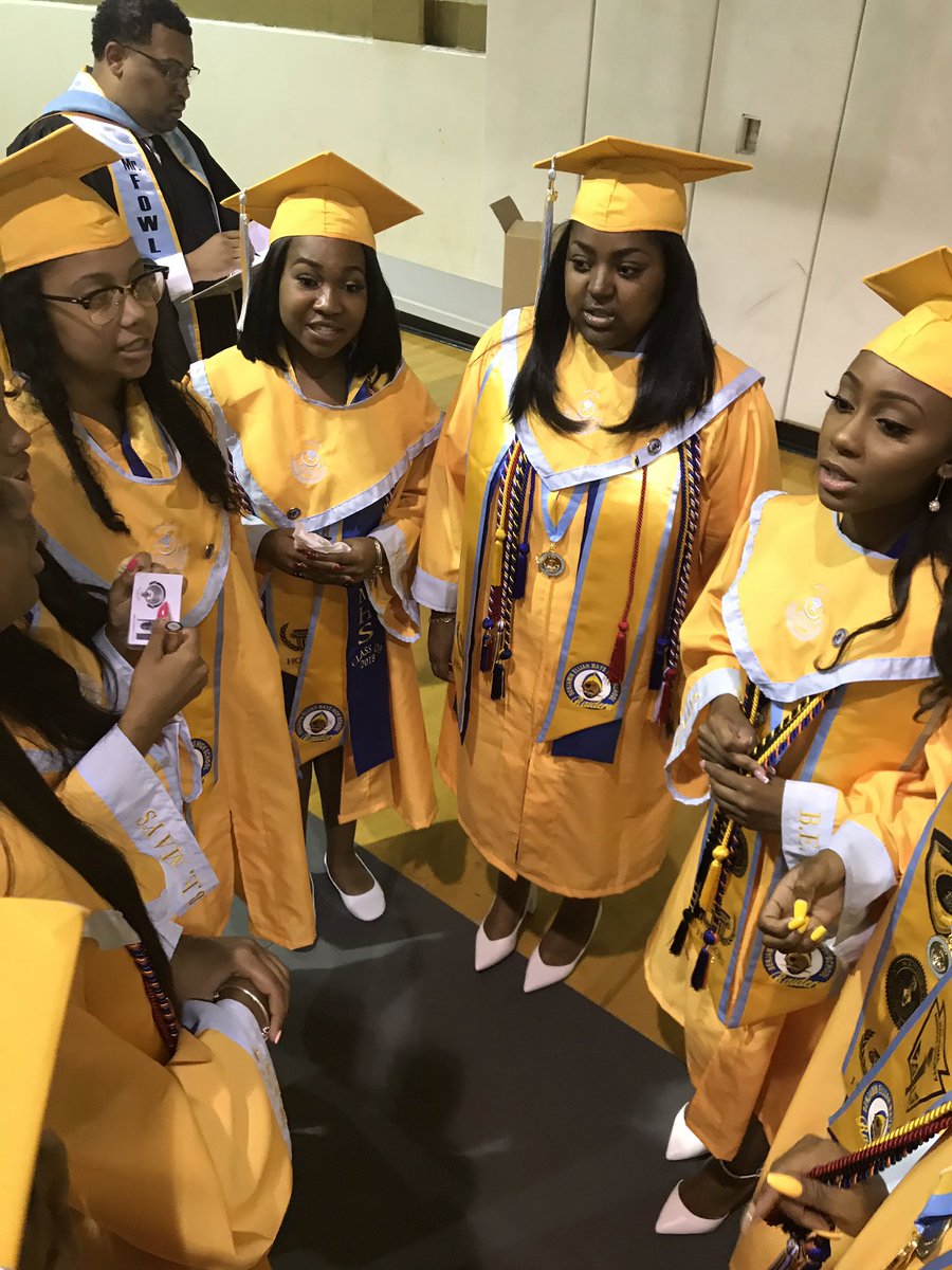 APSMaysRaiders's tweet photo. HAPPENING NOW: Graduation preparation 👩🏽‍🎓👨🏽‍🎓 for our aMAYSing scholars. 🎉🥳🎊 #OperationGradNation #APSGRAD19 @apsupdate @CarstarphenMJ @APS_HighSchools https://t.co/gZsDAxwWHB