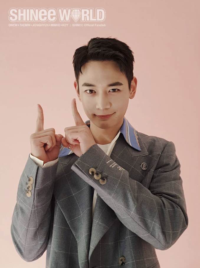 itaemsbff's tweet photo. shinee posted on lysn !!!! bcs its shinee day everyone deserves to see them👌🏼 https://t.co/K1EQ8rTLX4