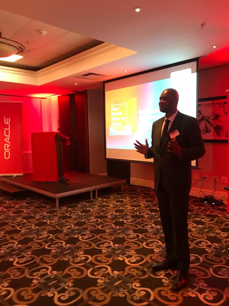 momsyru's tweet photo. Today we had the opportunity to discuss with @Oracle_Africa #Mozambique customers how they can become #data-driven #digital businesses 😎 #OracleTechnologyDay #FutureRunsOnCloud #Cloud ~ Obrigado aos meus colegas 👍🏽 https://t.co/6T2TLAWsha