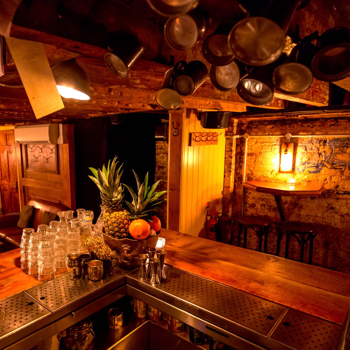 It won’t be sunny all night…

#discountsuitco #suitsyousir #cocktailbar #eastlondon #london #petticoatlane #cocktails