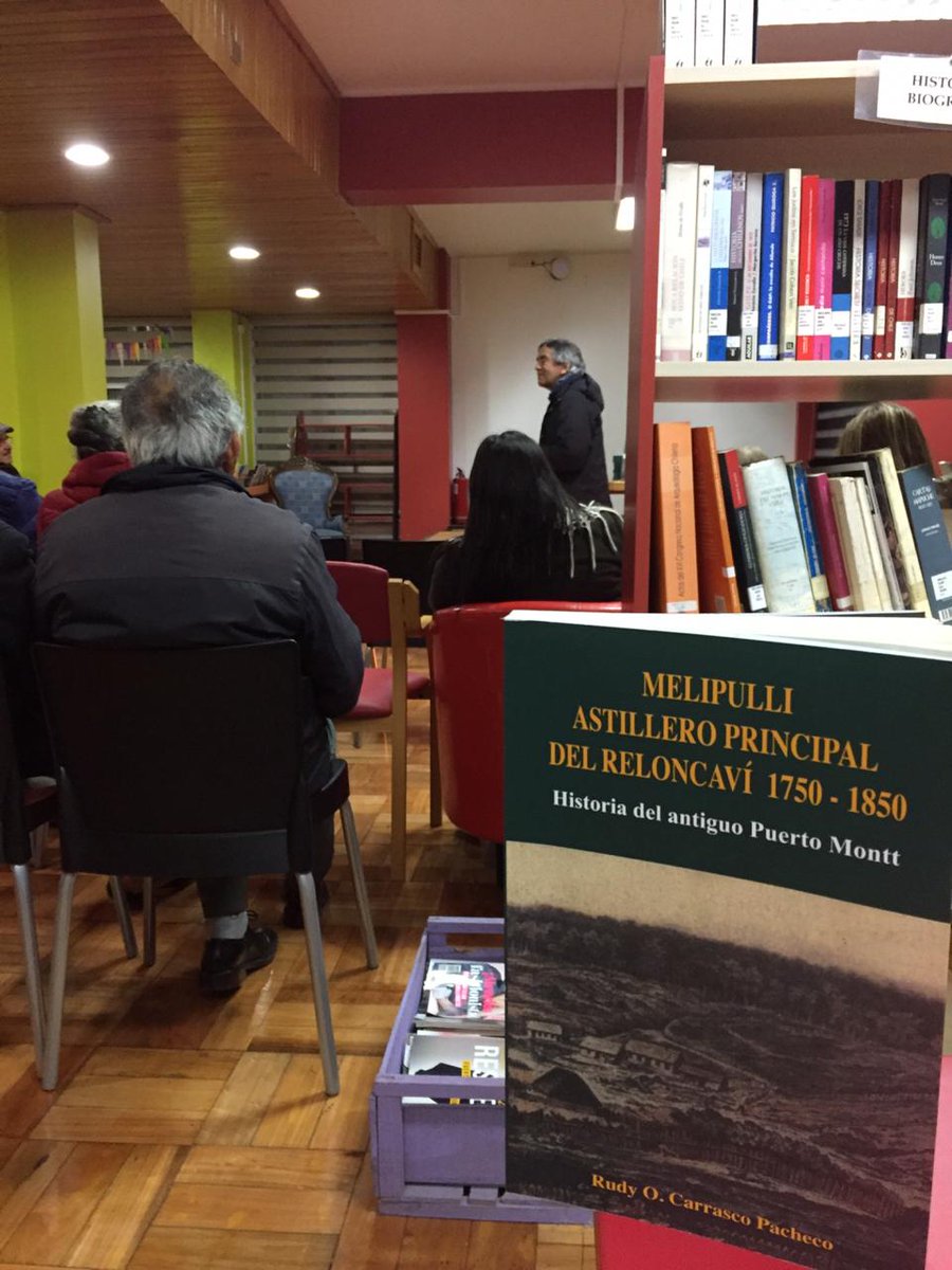 El historiador Rudy Carrasco presentó a la comunidad puertovarina  su libro "Melipulli, Astillero Principal del Reloncaví" en la Biblioteca Pública Municipal Paul Harris.

Bibliotecas... mucho más que libros.