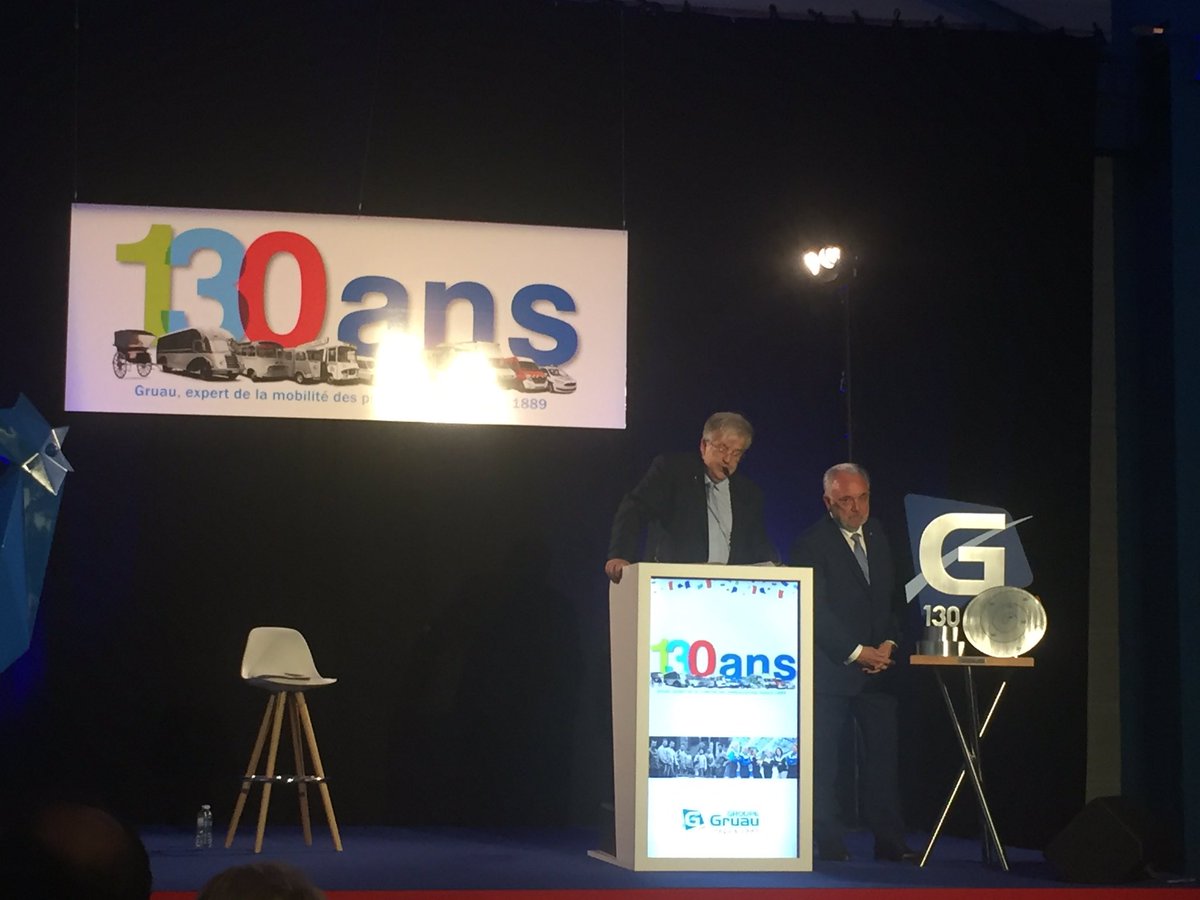 ...suivi par la remise d’un prix au nom de la FFC Constructeurs par son président Philippe Sandrin. Trophée réalisé par l’équipe de TiB à Brezolles.