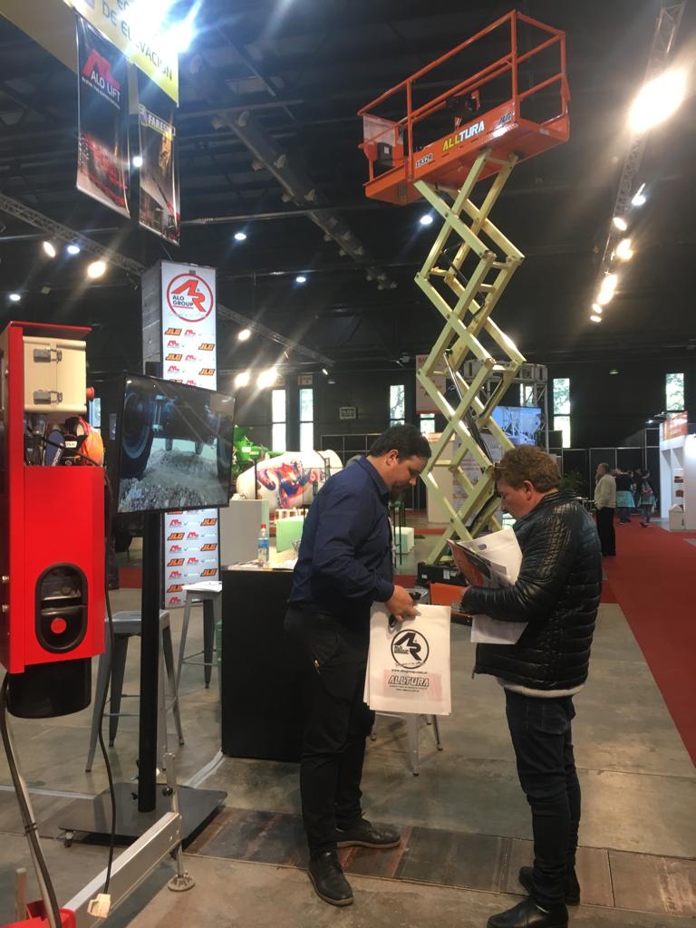Alo_Group's tweet photo. ALO Group y @alltura #Argentina este viernes 24 y sábado 25 de mayo en #Batev19 Stand D-51. Horario: 14 a 21 hrs. en La Rural #BuenosAires https://t.co/Ul9VUBVV6h @Alo_Lift @JLG_Industries @Faresindustries https://t.co/uA86tsTvIc