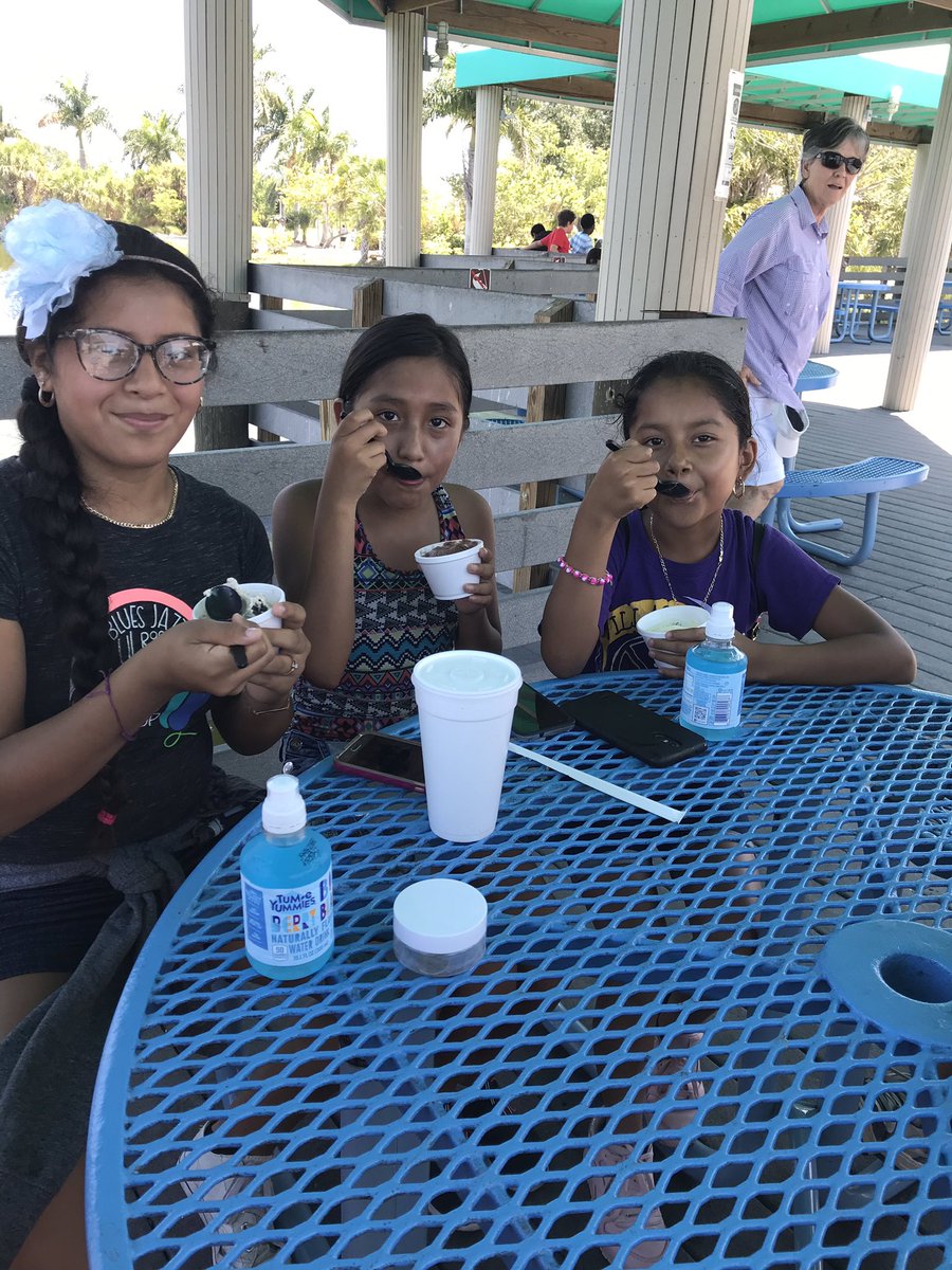 Beautiful day for a picnic!
5th grade news crew &amp; safety patrols. #villaselementary