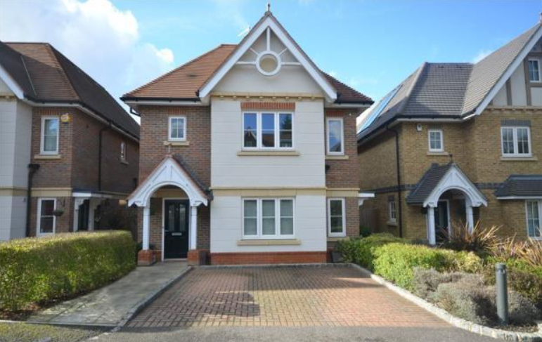HomewiseLtd's tweet photo. #Movinghome? This 2 bed #maisonette in #Camberley offers a wealth of space throughout with #modernfeatures and stylish decor https://t.co/I1tQEzFGv2 Homewise guide price: £221,000 #Surrey https://t.co/5aJmVH8ZeS