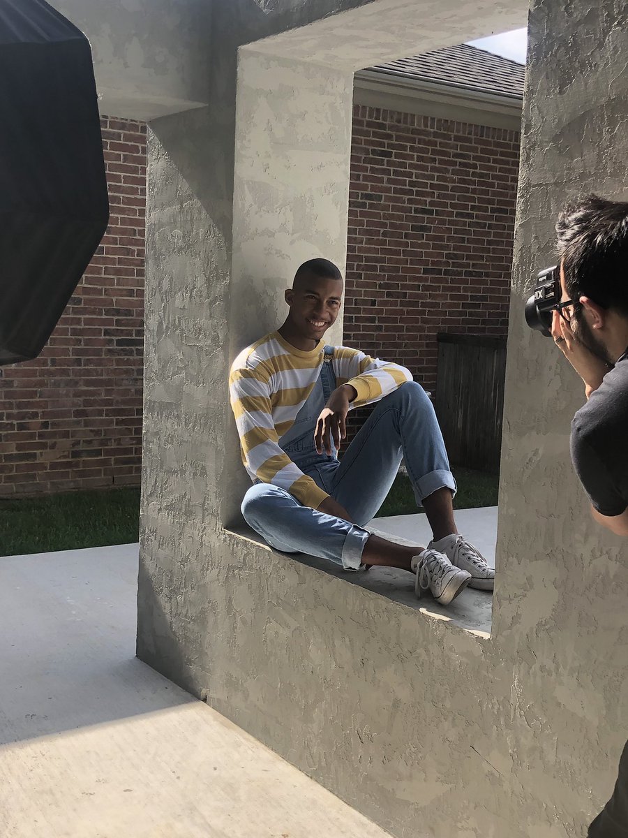 MatthewsAnaiah's tweet photo. i just did a thing. thanks @MunsonCox for doing my senoir pictures (just some behind the scenes for y’all. official pictures on june 7th) 
📸-Dad &amp; Chris https://t.co/VzkX8xhuGQ