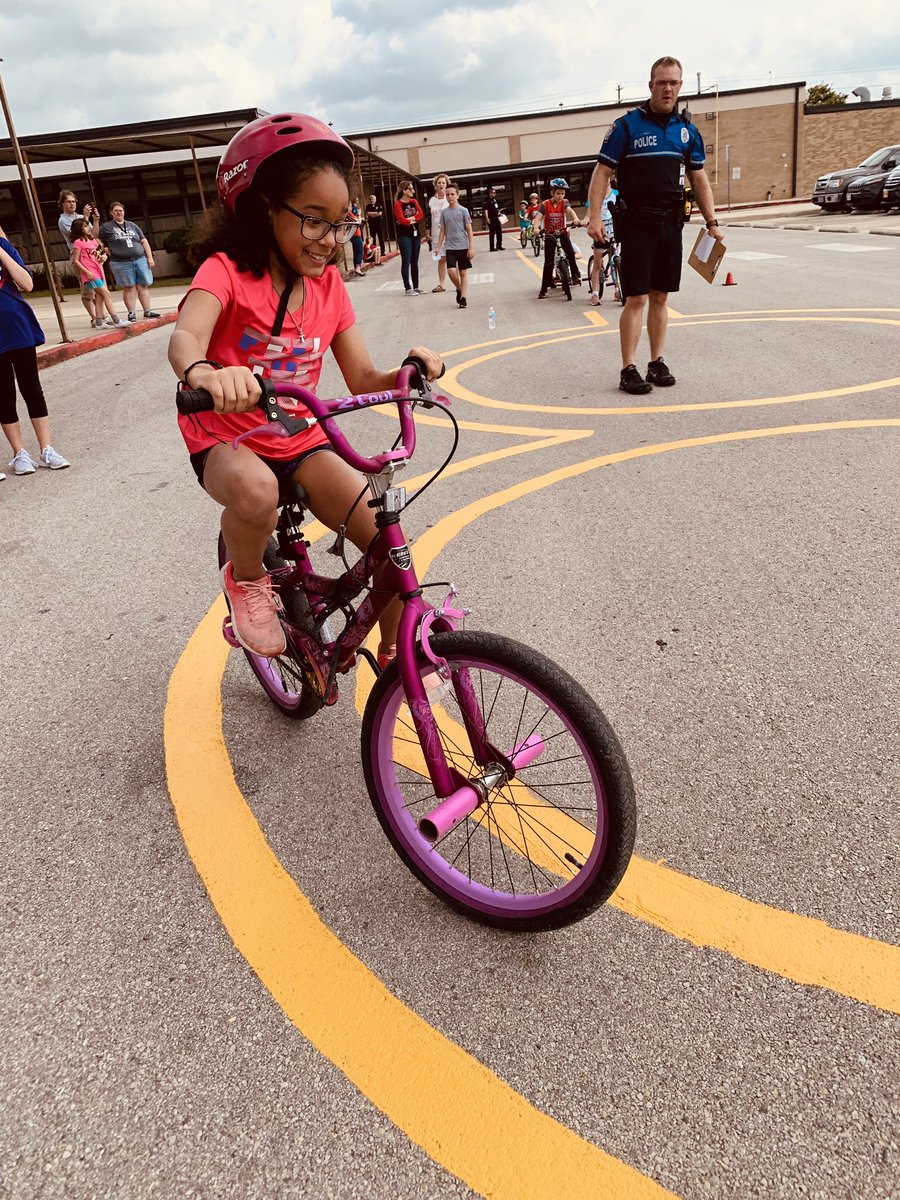 golliharsclass's tweet photo. #BikeRodeo2019 @CuringtonElem @golliharsclass represented well and showed some #skilled #bikeriding @BoerneISD #CuringtonStrong https://t.co/Y6qEX79ZzR