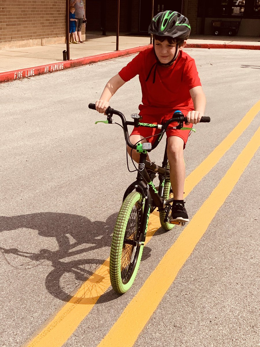 golliharsclass's tweet photo. #BikeRodeo2019 @CuringtonElem @golliharsclass represented well and showed some #skilled #bikeriding @BoerneISD #CuringtonStrong https://t.co/Y6qEX79ZzR