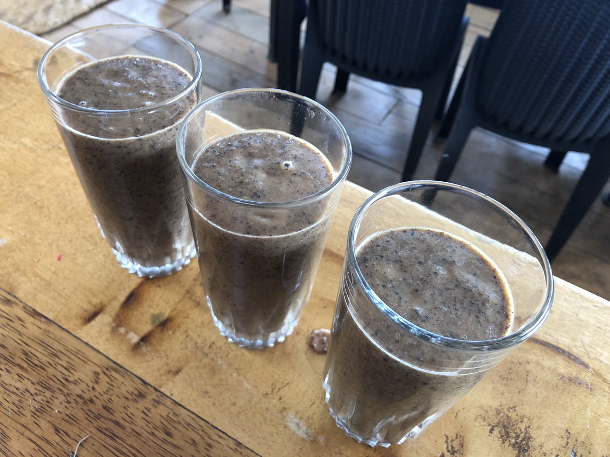 😍 Jugo 🥤 de guineo / banana 🍌 con maracuya y babaco y una cucharita de chocolate puro sin azúcar 🚀🙏😍 #jugonatural #jugoenergetizante #jugosinazucar #jugoorganico #vidasaludable #bevidasana #comidasaludable #ecuador #permatree #healthyfood #tropicaljuice #jugotropical