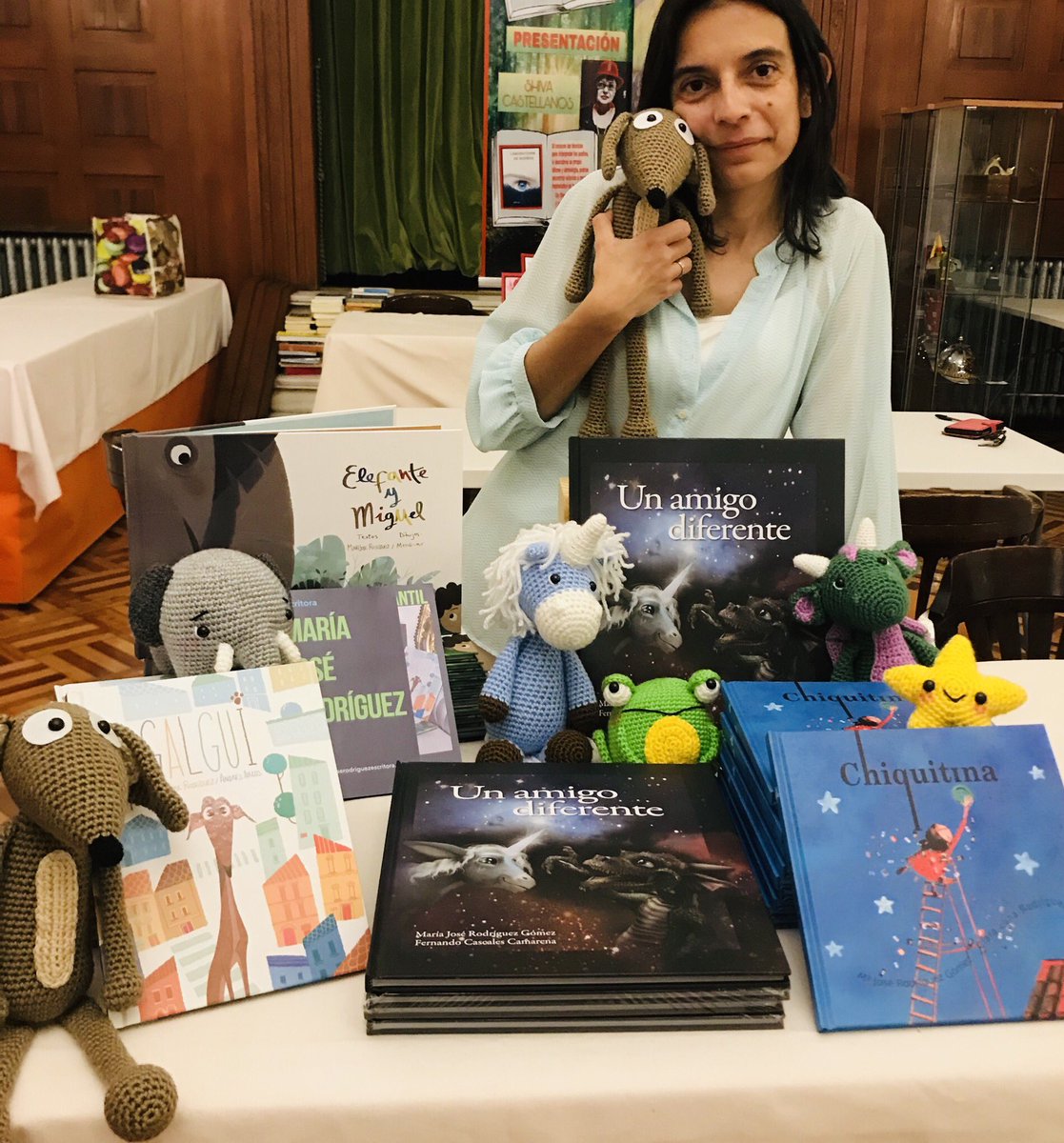 Literania's tweet photo. El segundo lugar en ventas es para la escritora María José Rodríguez @hola_mj_worlds  con tan solo un libro de diferencia con @jsgmendi  Enhorabuena https://t.co/HrONJqC210