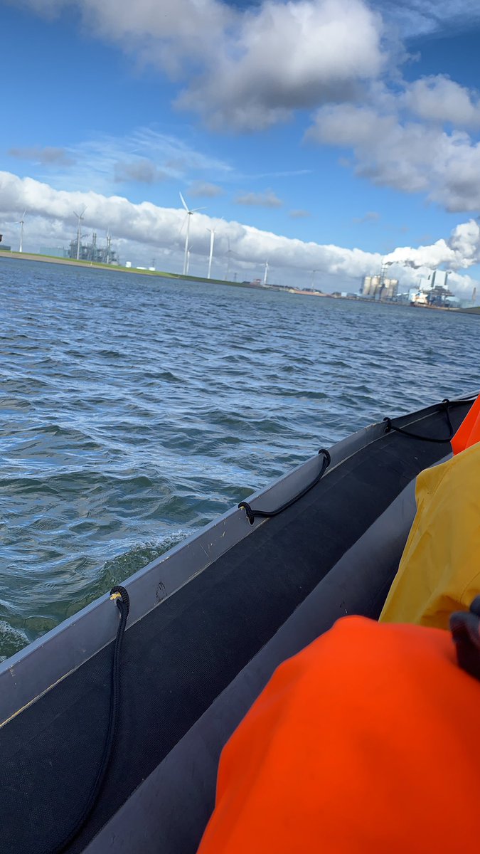 TWG050's tweet photo. Met afvaardiging van TWG een middag op bezoek bij @GroningerHavens. Na een ‘ronde-tafel-vraagstuk’ konden we de zee op in de speedboot. https://t.co/KrZM1OqnJu