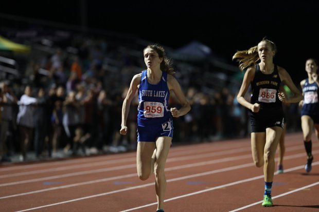 Emily Lannen placed 2nd in the 800 meter final with a time of 2:16.22!!💙💚