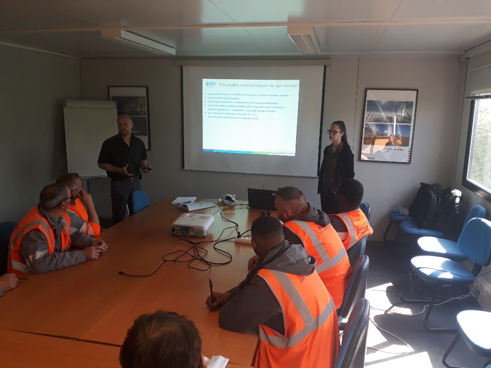 PincedeJulien's tweet photo. Journée sensibilisation d'une soixantaine de personnes chez Eiffage sur les dommages aux ouvrages avec Marion Bellonnet. #GRDFNO #Bexraismes #A2T #Davidfrancois. https://t.co/ySVQvAQVuF