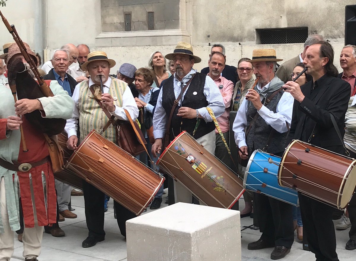 CathRouvier's tweet photo. À #AixEnProvence au son des tambourins la nouvelle place des #precheurs est inaugurée https://t.co/aLwMZ626eX